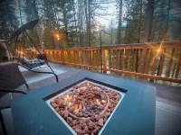 Secluded riverfront RV 7 Miles from Glacier National Park! - 홈스테이