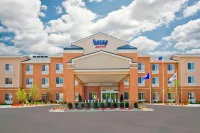 Fairfield Inn & Suites Milwaukee Airport - parking