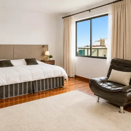 Luxury penthouse with rooftop, sauna, jacuzzis and city views