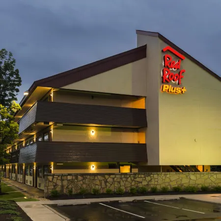 Red Roof Plus+ Chicago - Willowbrook