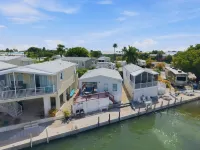 Oceanview Paradise AT Venture Out+4 Bikes & 2-2 Seat Kayaks! King & Queen Beds! - WiFi