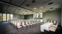 Best Western Plus Lakeside Hotel - parking