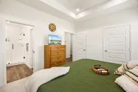 Twin Lake Homes - Sleeps 16 Fire Pit Swing - Balcony