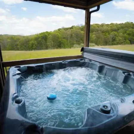Secluded Hocking Hills Villa With Pond and Hot Tub