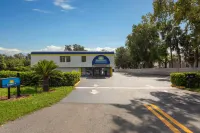 Days Inn by Wyndham Gainesville Hospital/University Area - 2-Star