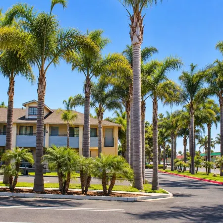 O'Cairns Inn and Suites