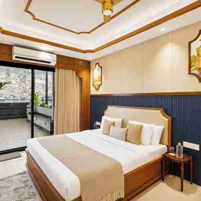 Giri Penthouse 2BHK by ELIVAAS Signature Rooms