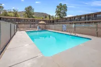 Econo Lodge Inn & Suites Hotels in Yreka