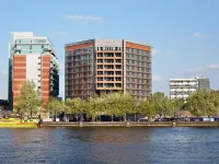 بارك بلازا لندن ريفر بانك Hotels near مغامرات شريك