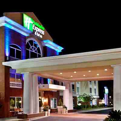 Holiday Inn Express & Suites Sumter Hotel Exterior