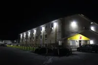 Super 8 by Wyndham Grand Rapids/Wyoming Hôtels à : Kentwood
