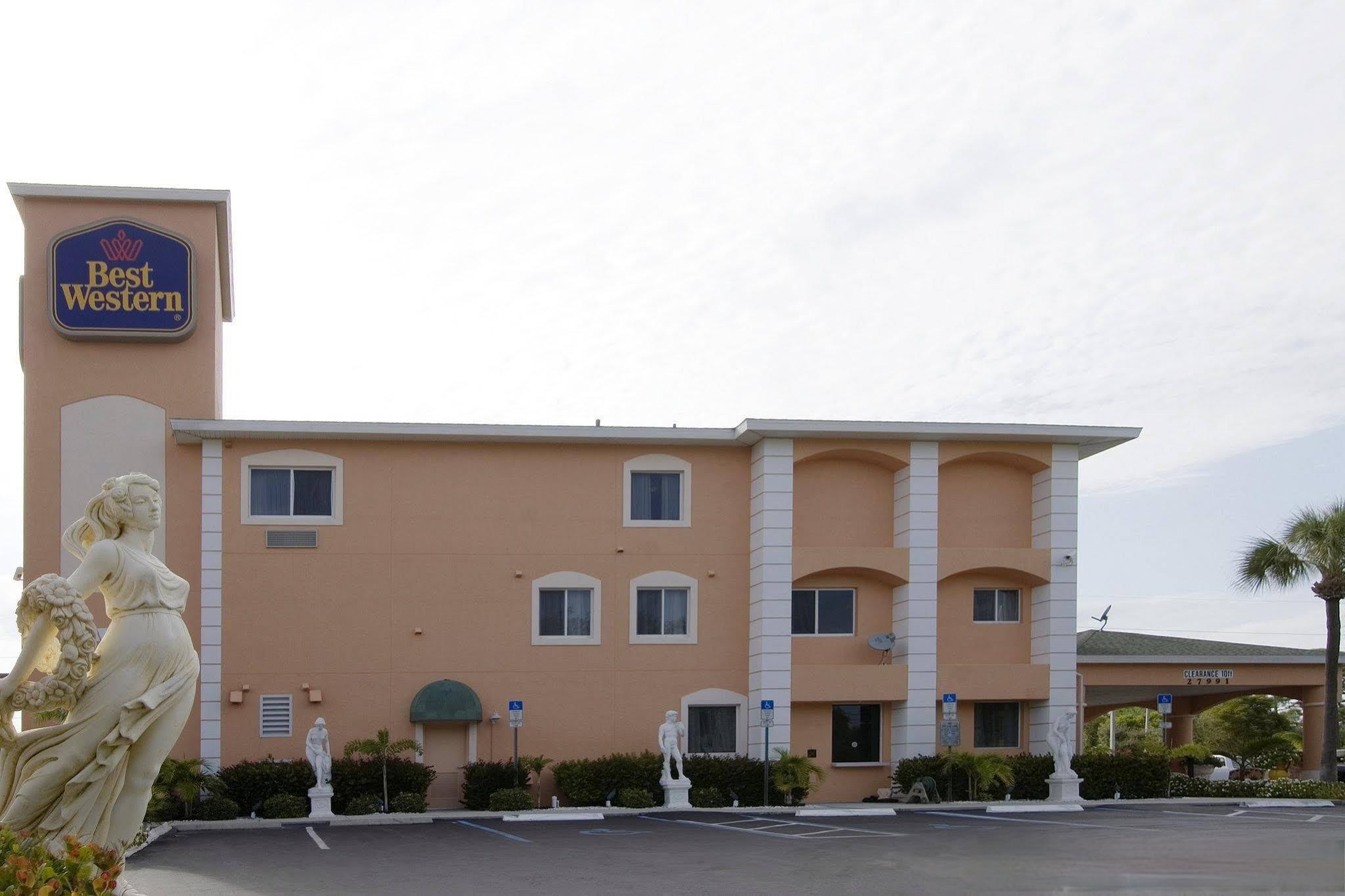 Days Inn & Suites by Wyndham Bonita Springs North Naples