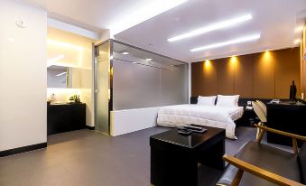WA Hotel - Housity