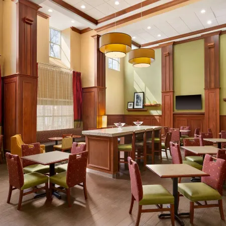 Hampton Inn & Suites Williamsburg Historic District