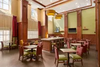 Hampton Inn & Suites Williamsburg Historic District - breakfast