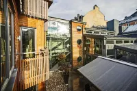 The Lamp Hotel & Spa Hotel a 