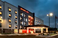 Hampton Inn Baltimore/Bayview Campus فنادق في Essex