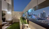 DoubleTree by Hilton Bangkok Ploenchit - balcony