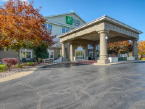 Holiday Inn Express & Suites OSHKOSH-SR 41 by IHG Hotels in Oshkosh