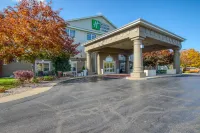 Holiday Inn Express & Suites Oshkosh-SR 41 Các khách sạn ở Oshkosh