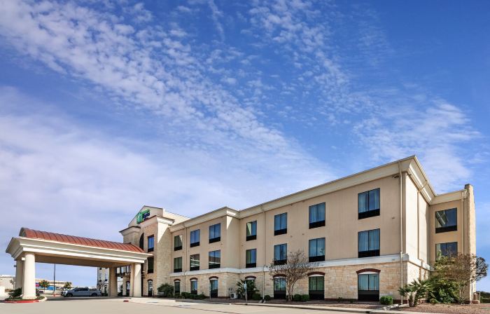 Holiday Inn Express & Suites FLORESVILLE by IHG