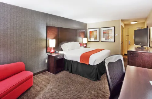Holiday Inn Express & Suites Atlanta-Cumming Hotels in Forsyth County