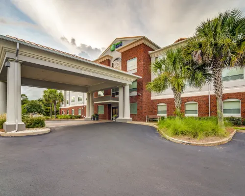 Holiday Inn Express & Suites FOLEY - N GULF SHORES by IHG Hotels in Foley