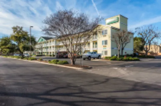 ホームタウン スタジオズ フレズノ - ウエスト バイ レッド ルーフ