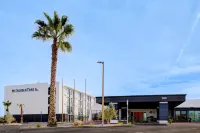 DoubleTree by Hilton Palmdale Hotels near The Painted Turtle Lake Hughes