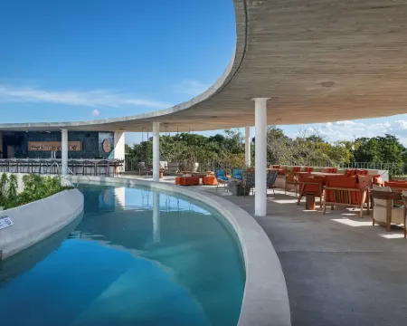 ヒルトン ガーデン イン カンクン エアポート ベニート・ファレスのホテル