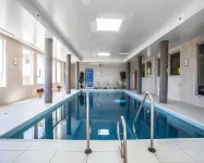 Comfort Hotel Bayer's Lake - ที่มีสระว่ายน้ำ
