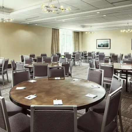 Hampton Inn & Suites Teaneck Glenpointe