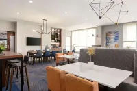 La Quinta Inn & Suites by Wyndham Brunswick/Golden Isles - فطور