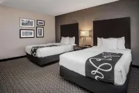 La Quinta Inn by Wyndham Oshkosh - parking