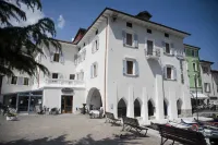 Hotel Geier Hotels in Torbole