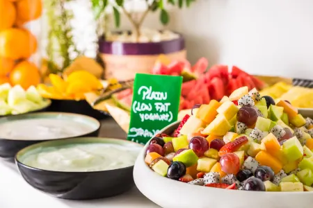 Park Inn by Radisson Istanbul Atasehir Отели рядом с достопримечательностью «Marmara University Institute of Neurological Sciences»