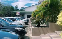 BOS Hotel Sungailiat - parking