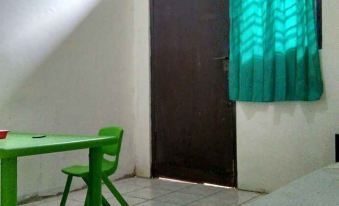 Low-Cost Room Near Tmii (RR2)