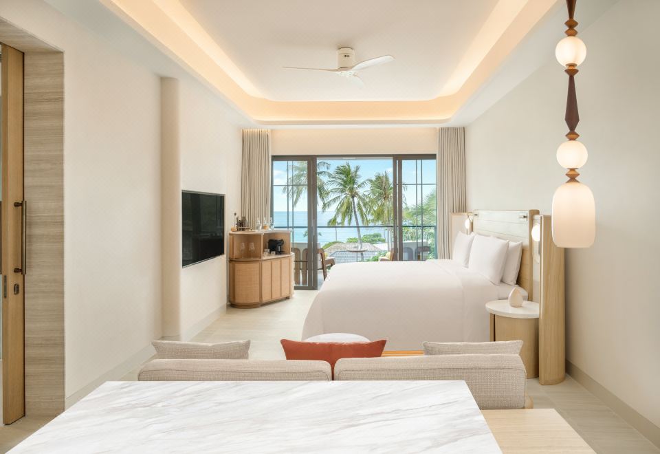 반얀트리 사무이 직원 서비스