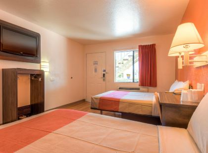 聖地亞哥丘拉維斯塔6號汽車旅館