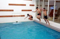 Luxe Loft - Pools