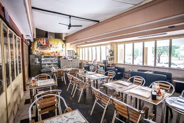 รูปภาพของกาแลทองทาวเวอร์