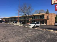 Thunderbird Motor Inn Hôtels à proximité de : Université du Wisconsin à Baraboo