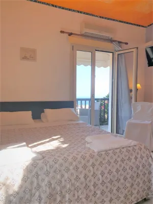 Step into a World of Nature One Room Private Suite Shared Pool Hôtels à : Piskopiano