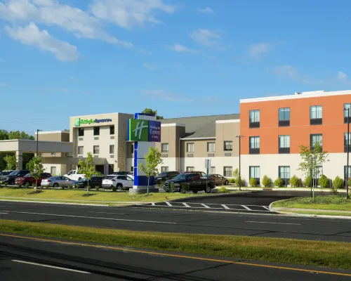 Holiday Inn Express & Suites WILLIAMSTOWN - GLASSBORO by IHG Hotels in Gloucester County