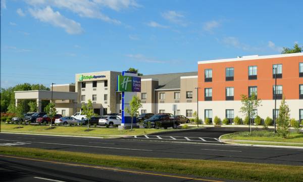 Holiday Inn Express & Suites Williamstown - Glassboro by IHG