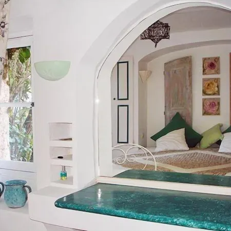 L'Amandari - Provence Holidays - Chambres d'hôtes Avec Jardin, Piscine, Jacuzzi, Climatisation