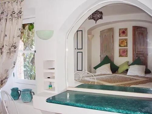L'Amandari - Provence Holidays - Chambres d'hôtes Avec Jardin, Piscine, Jacuzzi, Climatisation