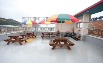 Samcheok Solbada Pension (Right in Front of Yonghwa Beach)