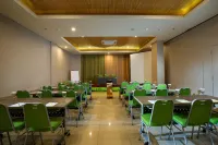 Ascent Hotel & Cafe Malang - Parkering